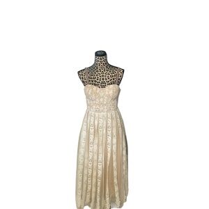 L'ATISTE Beige Lace Midi Dress